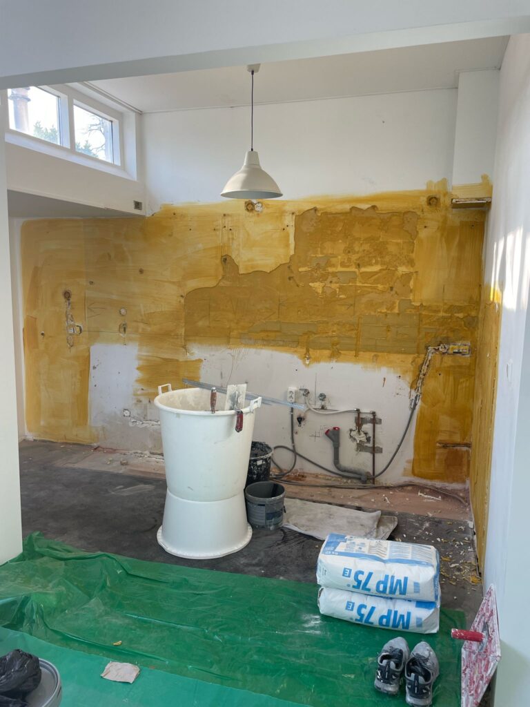 Wanddecoratie integreren in stucwerk: Nissen, sierlijsten en meer
