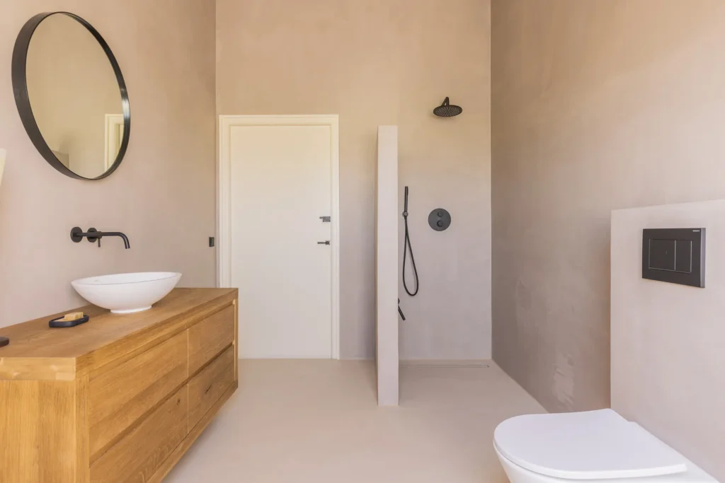 Badkamer renovatie: De rol van stucwerk bij een waterdichte afwerking